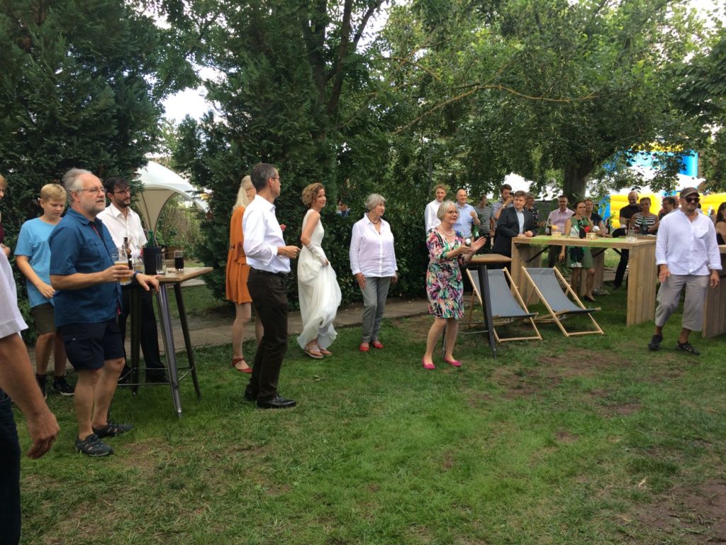 8670211D-B32B-4C65-93F6-F250CF404A23