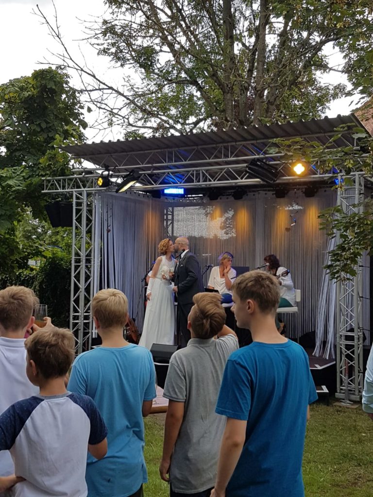 CE0D0DC6-A317-490C-A982-31DD6AFC8359